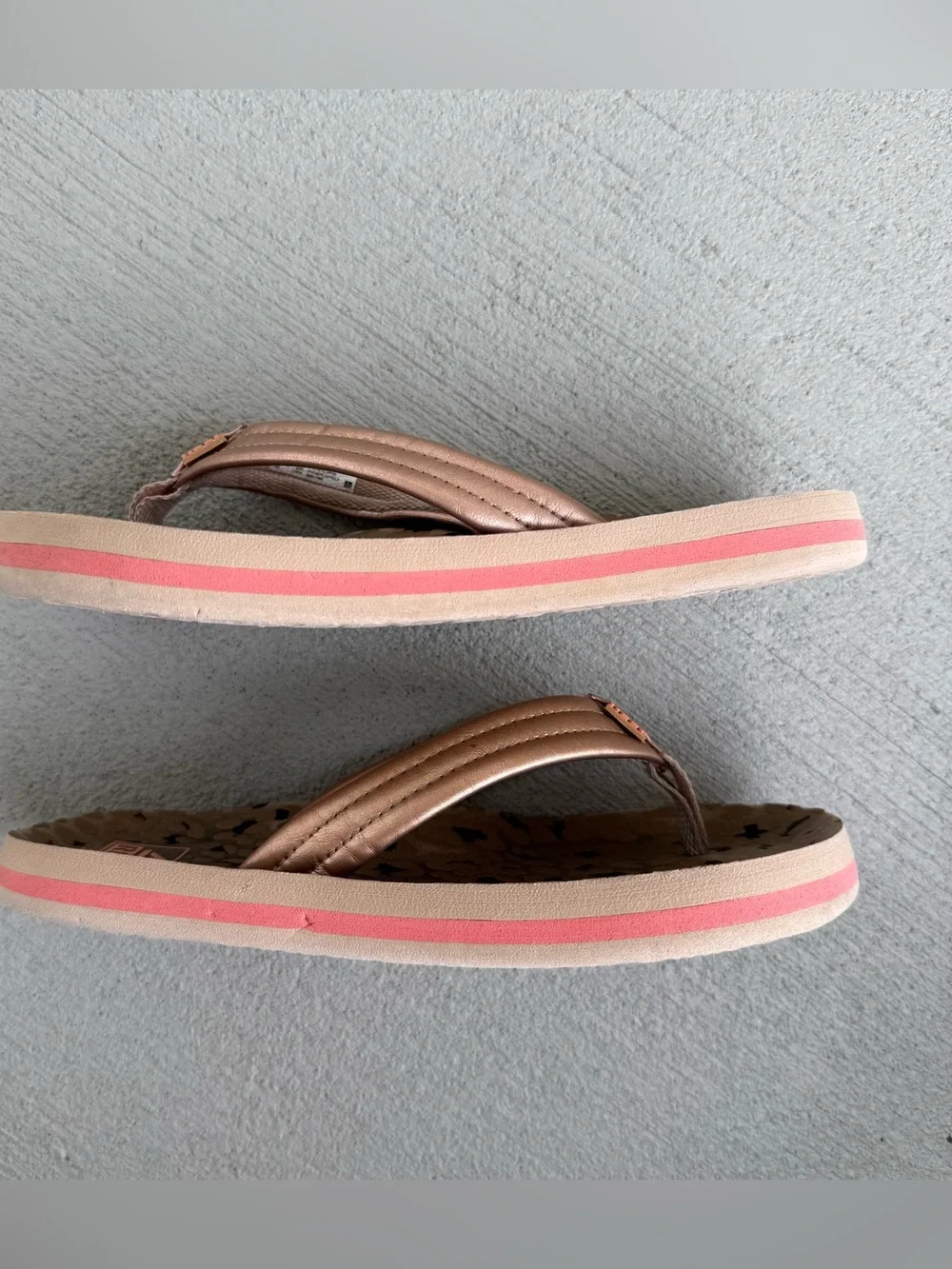 Reef Kids Ahi Leopard Print Flip Flops Rose Gold Thong Sandals Size Youth 2/3
